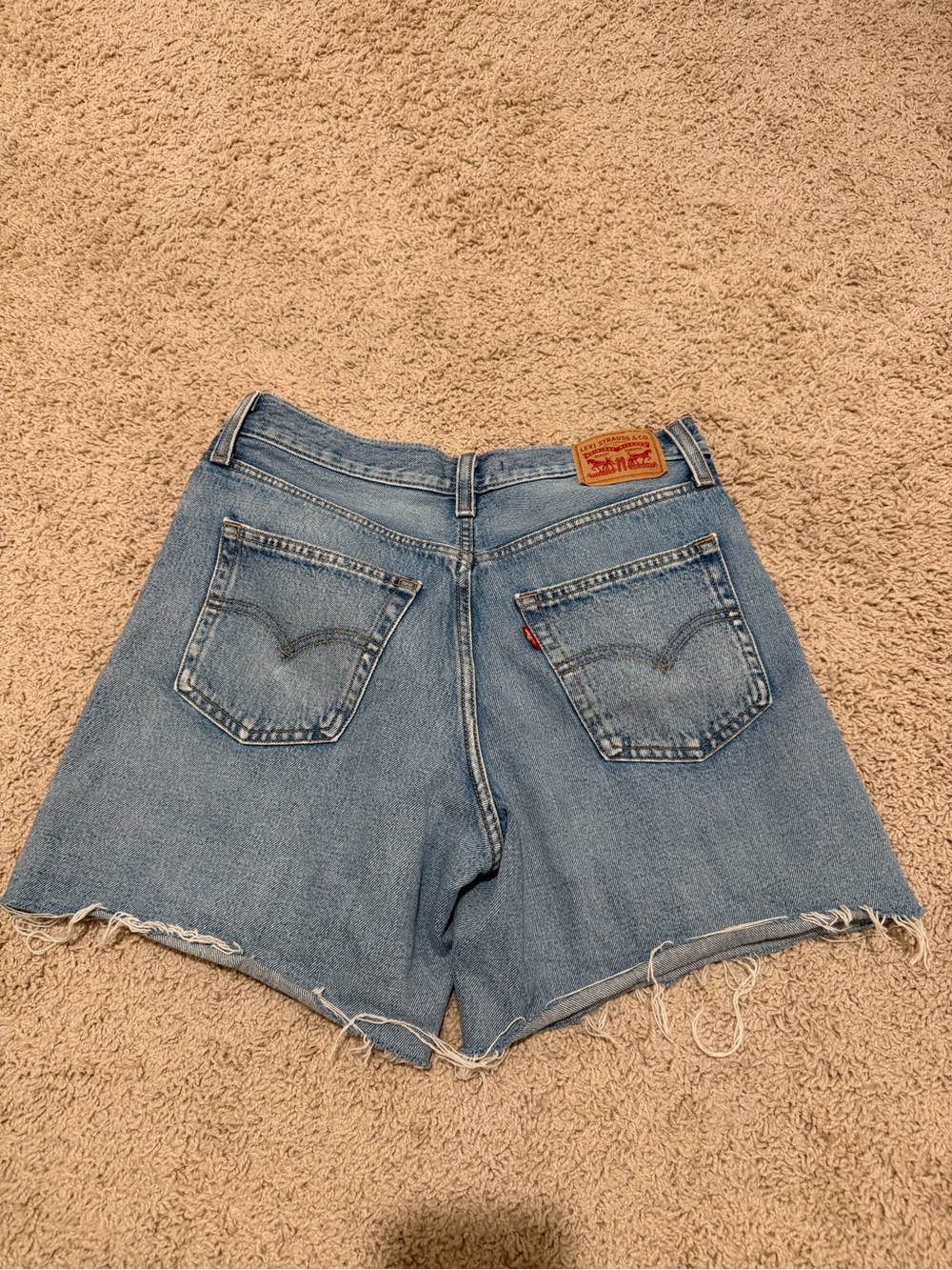 Levi’s Baggy Denim Shorts Size 28 Raw Hem Y2K Vintage Style